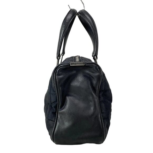 CHANEL Chocolate Bar Stitch - Black Nylon Leather Handbag - Picture 4 of 16